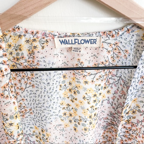 Wallflower floral kimono. - Picture 6 of 11